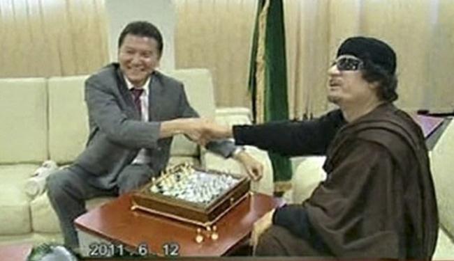 ايليومجينوف: القذافي لا يعتزم التخلي عن السلطة