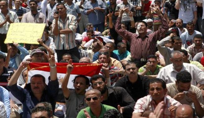 آلاف المصريين يتظاهرون للتاكيد على مطالب الثورة 