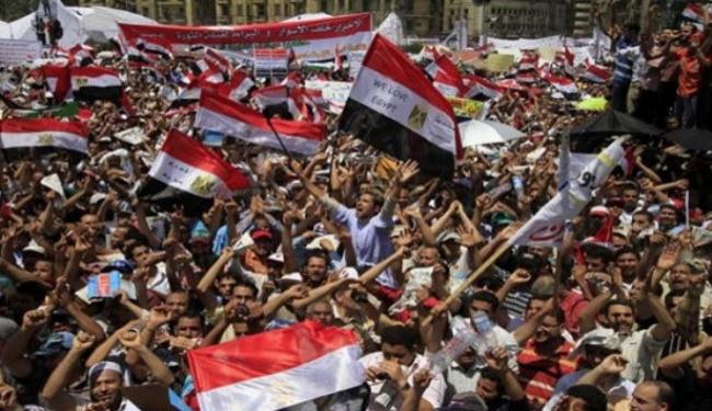 المصريون يدعون للوحدة بينهم ومحاكمة الفاسدين