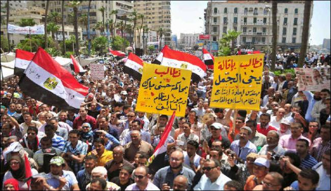 مصر: دعوات الى عصيان مدنى ومحاكمة مبارك