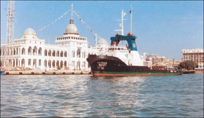 القبض على 4 أميركيين خلال تصوير قناة السويس