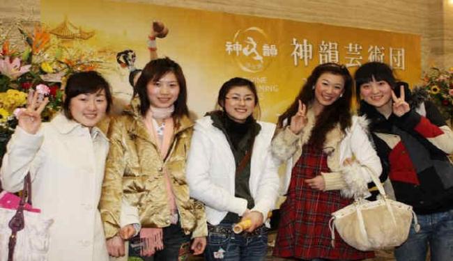 فتيات الصين يتدربن على اقتناص ملياردير للزواج