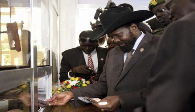 كير يطلق عملة للجنوب ويطلب اعادة الاموال