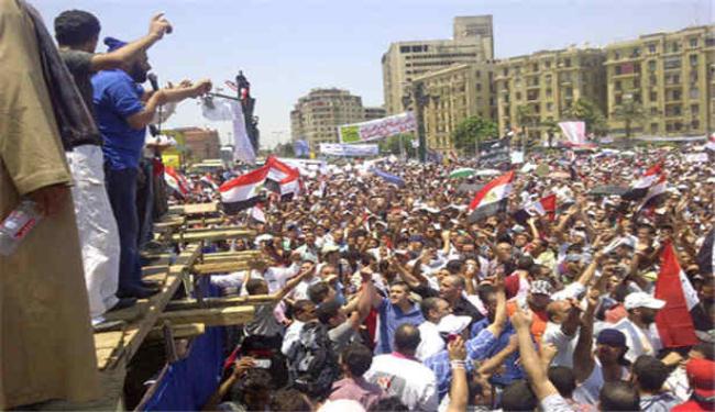 الآلاف في 