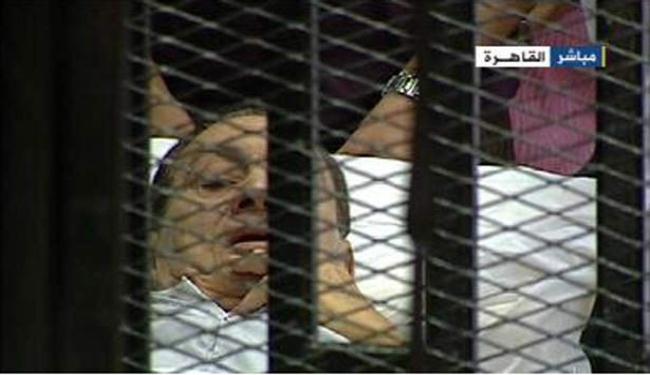مصر تحاكم مبارك لإزالة العار الذي لحق بتاريخها
