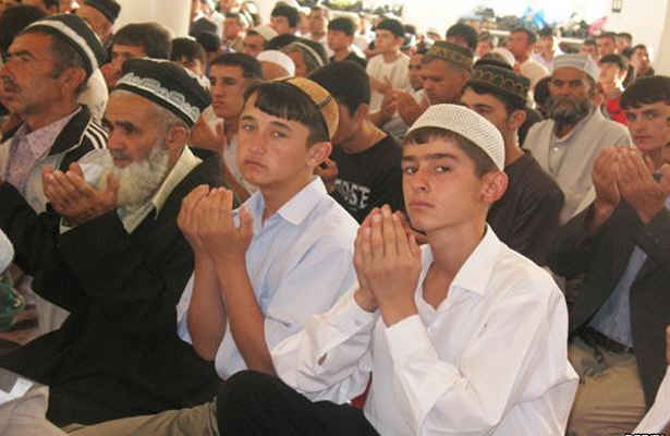 منع ورود نوجوانان تاجیسکتان به مساجد