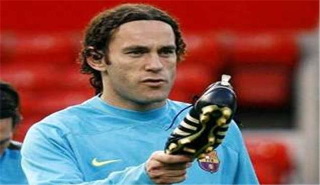 ميليتو يرحل عن برشلونة ويعود لبلاده