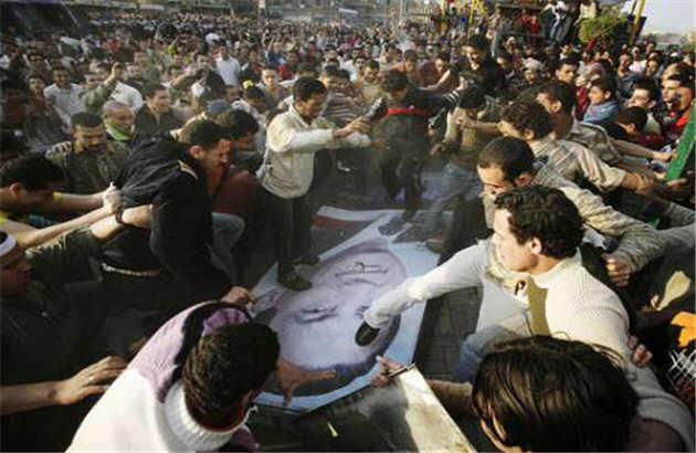 مقابله رژیم های استبدادی با انقلاب مصر