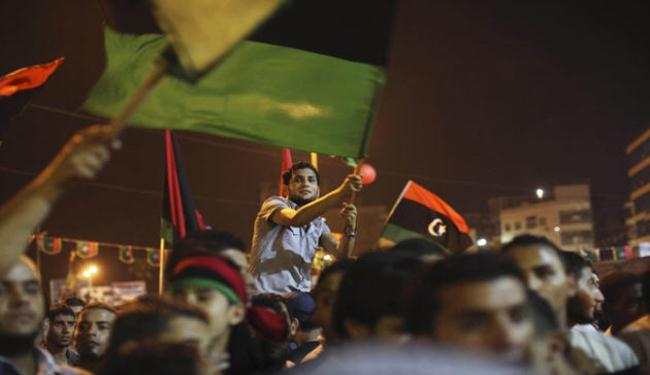 ثوار ليبيا يصلون الى الساحة الخضراء في طرابلس
