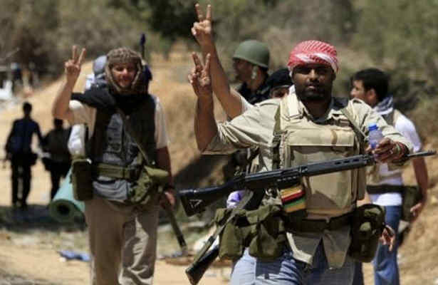 خروج عناصر قذافي از بني وليد و سرت