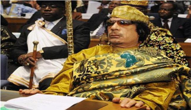 اوكامبو يطلب مساعدة الانتربول لاعتقال القذافي
