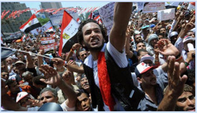المصريون يطالبون بالإسراع في تحقيق مطالب الثورة