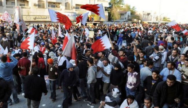 السفير الاميركي في البحرين يقر بقمع التظاهرات