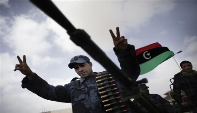 احتدام المعارك في سرت والقذافي يدعو الى التظاهر