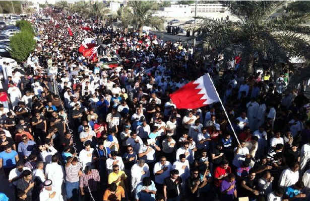 حضور گسترده بحرینی‌ها در تشییع شهید 16ساله
