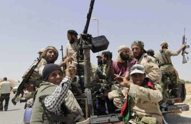 گردانهاي قذافي در محاصره انقلابيون