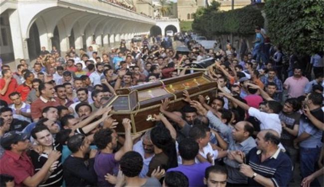 الاف الاشخاص يشاركون في تشييع 17 من ضحايا القاهرة