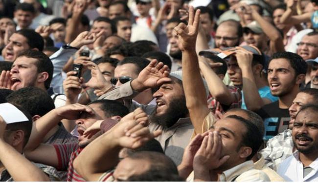 صدامات في ميدان التحرير خلال تشييع جنازة شاب 