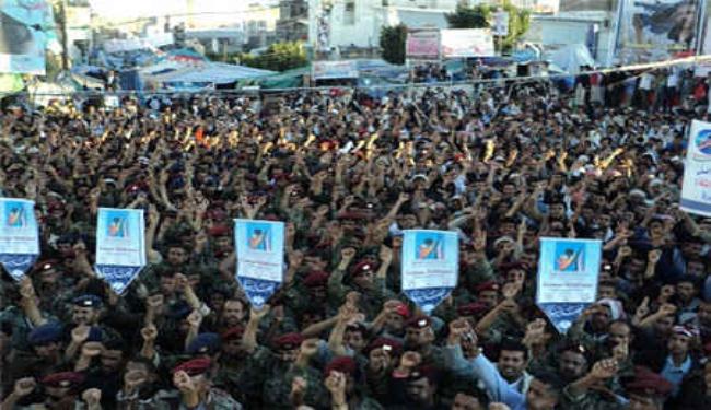 مئات الجنود ينضمون لصفوف الثوار باليمن