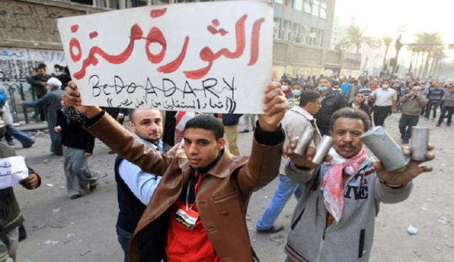 المصريون يهتفون باسقاط المشير