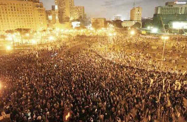 مصريها ميدان التحرير را ترک نمي کنند