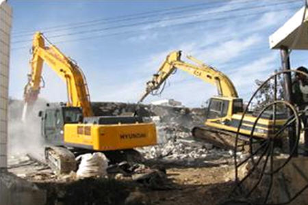 حقوقيون يحتجون على استقبال كاميرون ولي عهد البحرين