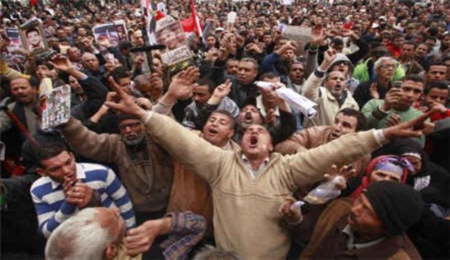 المصريون يطالبون بسحب الثقة من العسكري