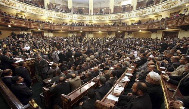 البرلمان المصري يستدعي رئيس الحكومة