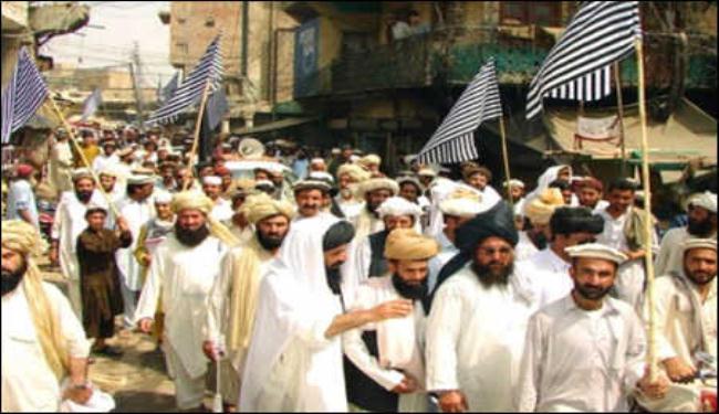 تظاهرة حاشدة بكراتشي ضد الغارات الاميركية على باكستان