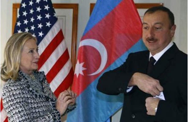 سکوت سران جمهوری آذربایجان مقابل توهین به پرچم این کشور