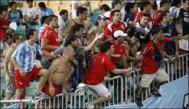 كولومبيون يجتاحون الملاعب على الطريقة المصرية