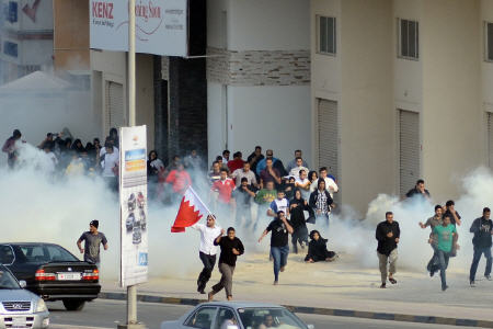 حمله به تظاهرکنندگان بحرینی در المعامیر