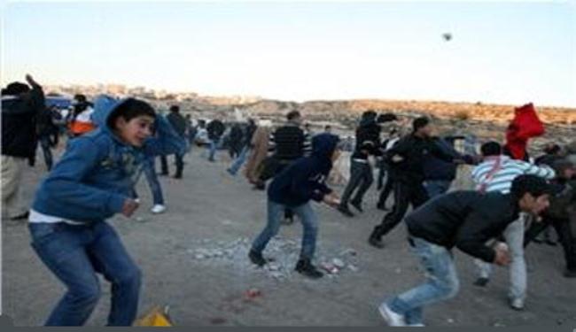 اصابة 16 فلسطينياً في مواجهات قرب سجن عوفر