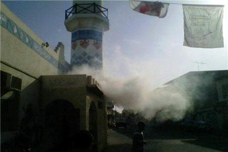  حمله به راهپيمايان بحريني با گلوله و گازهاي سمي
