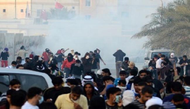 السلطات الخليفية تستهدف المحتجين بالرصاص الحي والغازات السامة 