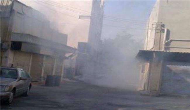قمع عنيف يطال المناطق البحرينية وإغراق البيوت بالغازات السامة