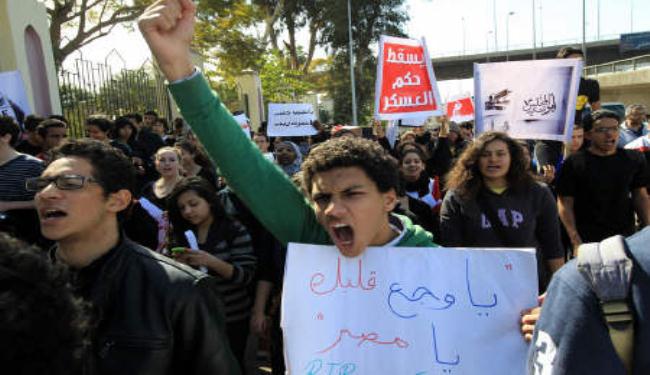 مسيرة طلابية ضد حكم العسكر امام  وزارة الدفاع المصرية 