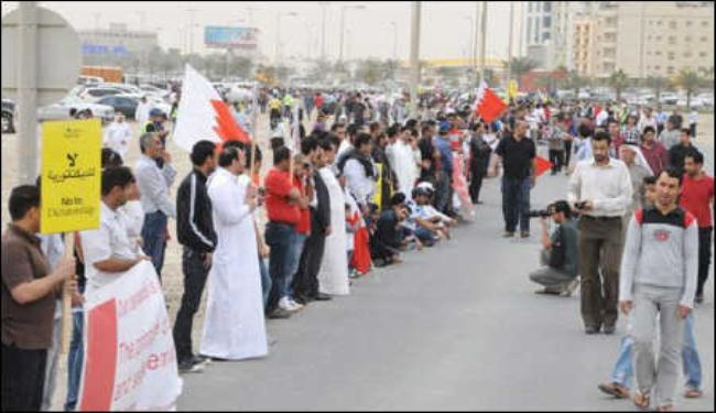 الاف البحرينيين يحتشدون في خليج توبلي جنوب المنامة
