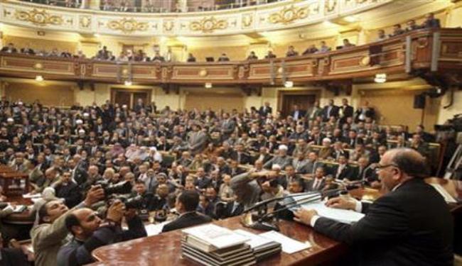 اجماع البرلمان المصري على سحب الثقة من الجنزوري