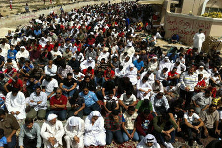 حضور بی‌سابقه بحرینی‌ها در نماز جمعه 