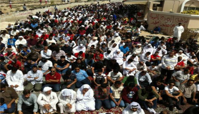 شوارع الدراز امتلأت بالمصلين خلف الشيخ قاسم
