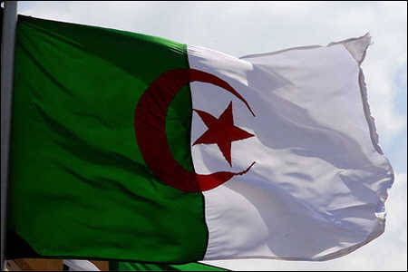 فراخوان الجزایری‌ها ضد دخالت قطر
