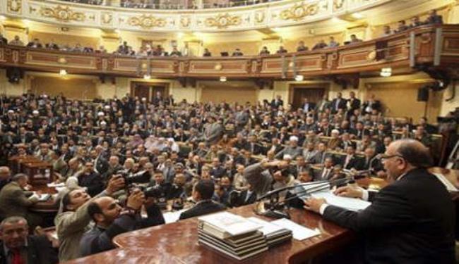 برلمان مصر يبدأ اجراءات سحب الثقة من الحكومة 