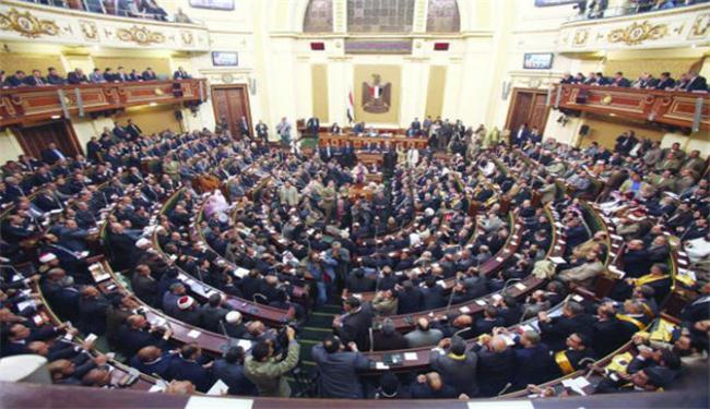البرلمان المصري يبدأ إجراءات سحب الثقة من الحكومة