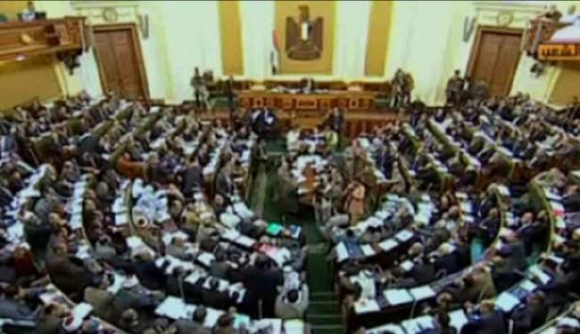 شباب الثورة بمصر يشكلون برلمانا للتواصل مع الحكومة