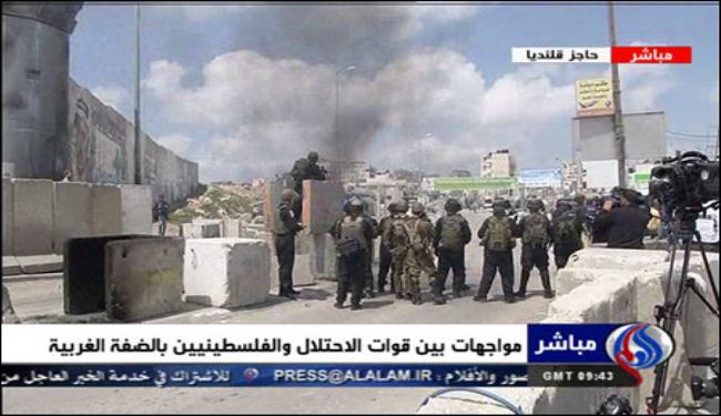 قوات الاحتلال تصيب متظاهرين فلسطينيين في حاجز قلنديا