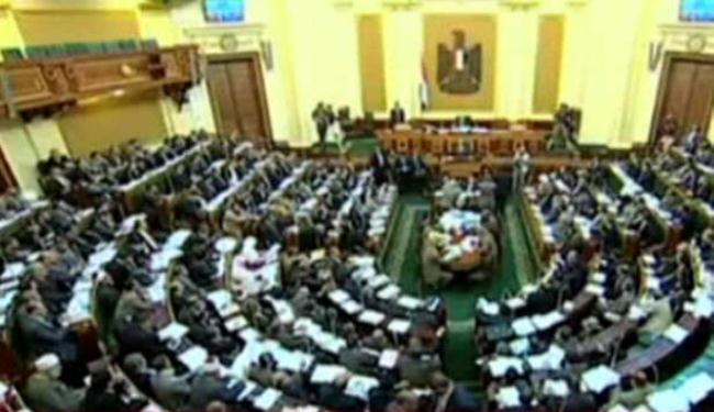 البرلمان المصري يبحث اقالة حكومة الجنزوري