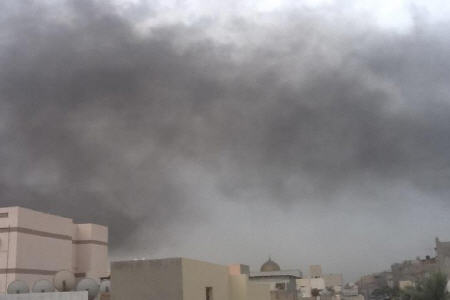 دود سیاه آسمان بحرین را پوشاند