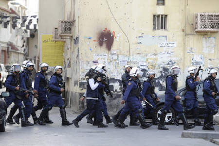 لهجه اماراتی پلیس ضد شورش در بحرین