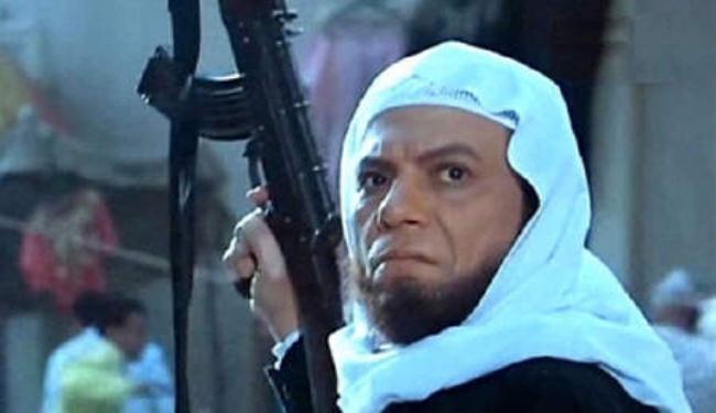 عادل امام يتحدى معارضيه ويحضر 